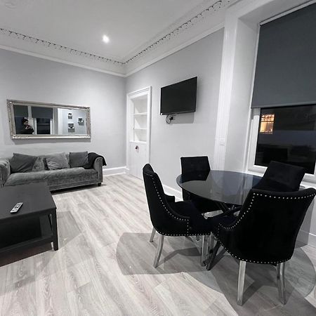 Lovely 4 Bedroom 2Nd Floor Walk Up Apartment Edinburgh Bagian luar foto