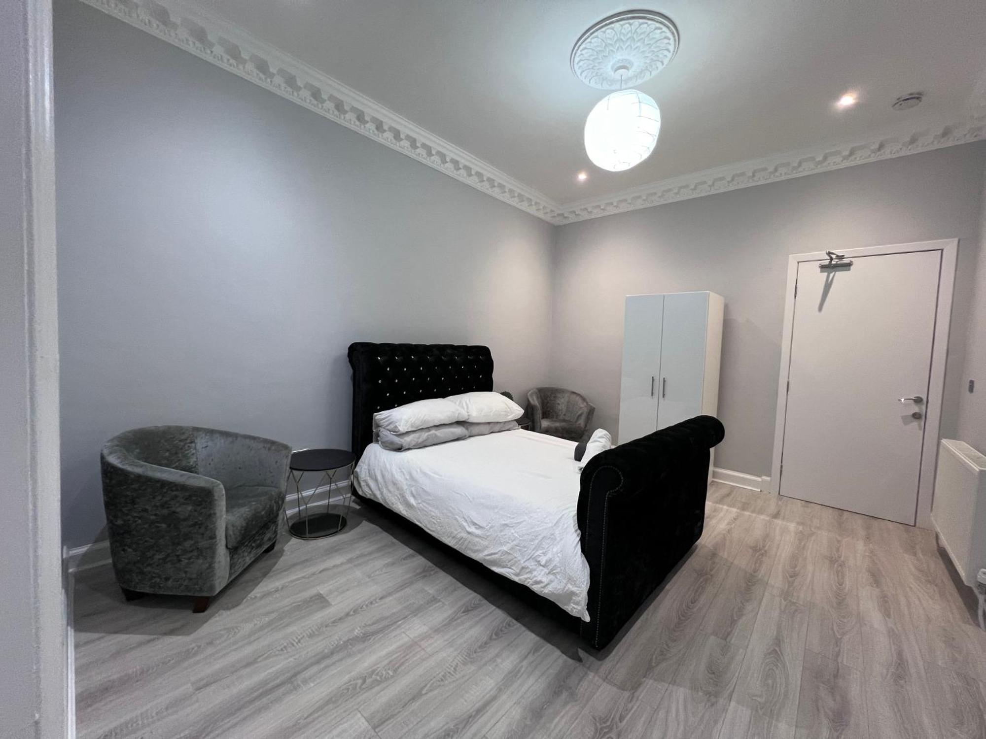 Lovely 4 Bedroom 2Nd Floor Walk Up Apartment Edinburgh Bagian luar foto
