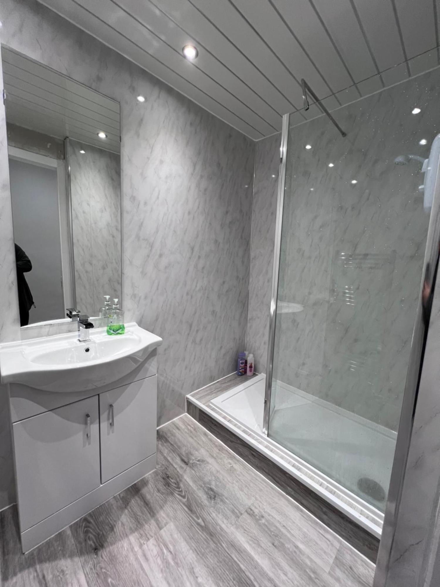 Lovely 4 Bedroom 2Nd Floor Walk Up Apartment Edinburgh Bagian luar foto