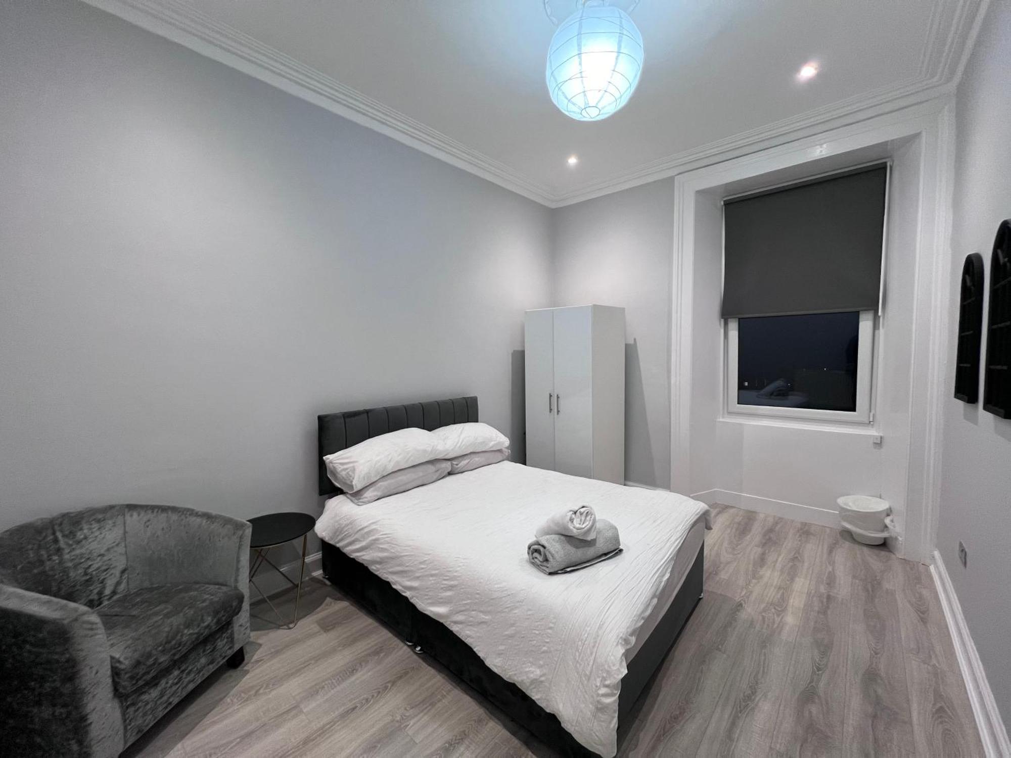 Lovely 4 Bedroom 2Nd Floor Walk Up Apartment Edinburgh Bagian luar foto