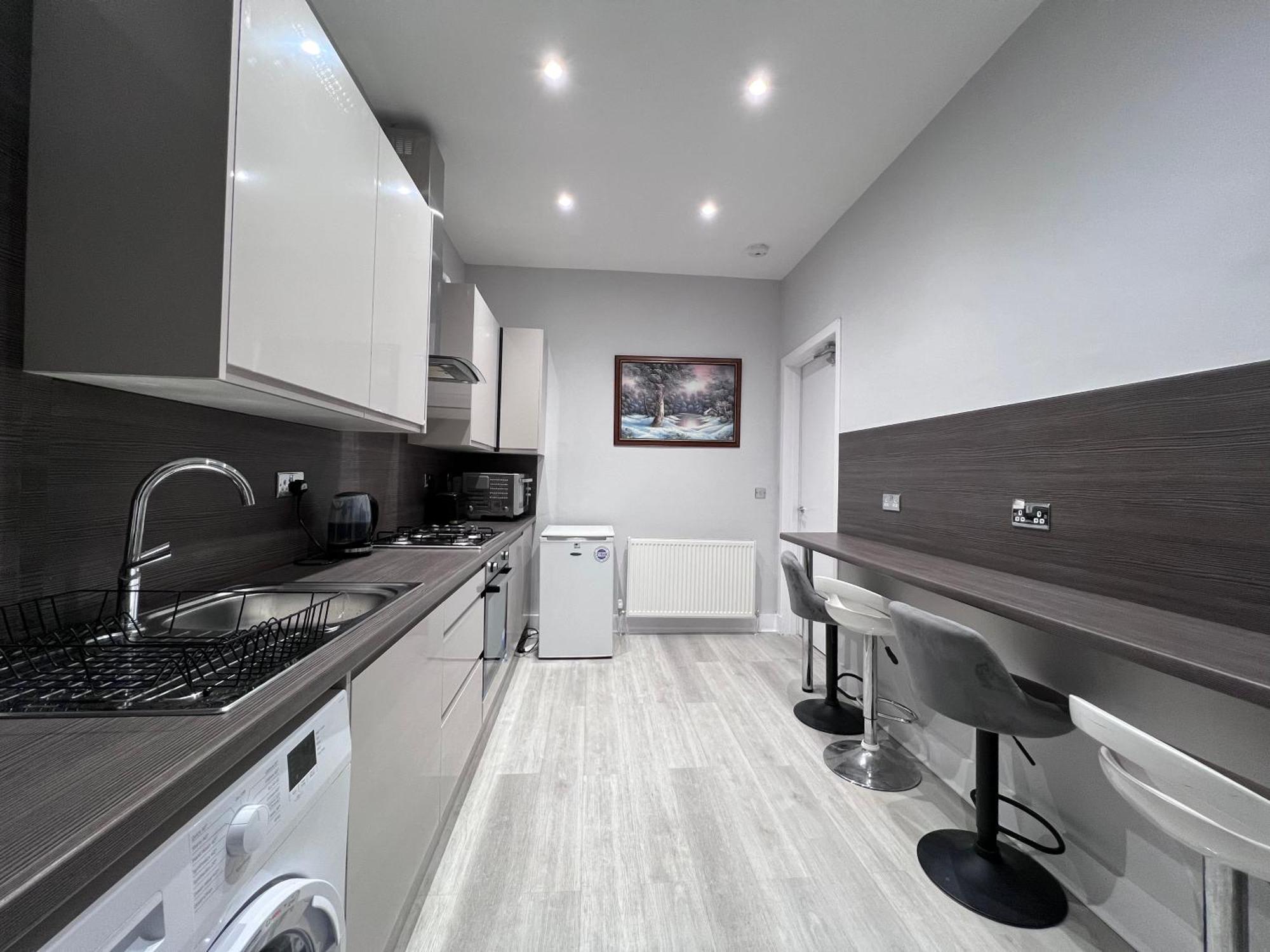Lovely 4 Bedroom 2Nd Floor Walk Up Apartment Edinburgh Bagian luar foto